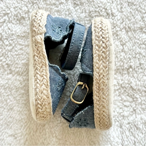 2 for $10/Gap Blue Chambray Eyelet Espadrilles - Picture 4 of 9